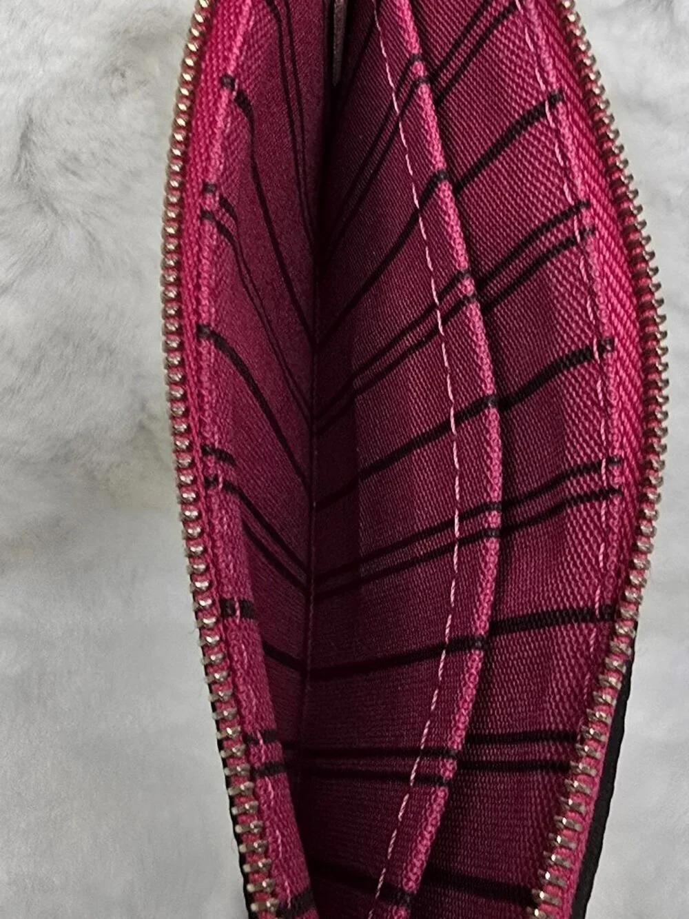 LOUIS VUITTON Monogram Neverfull PM Pochette Pivoine